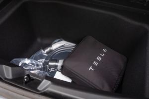 Tesla Model 3 2018 года  (WW)